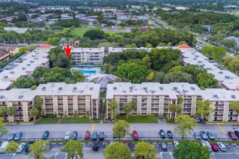 Condo in Lauderdale Lakes, Florida, 1 bedroom  № 1991194 - photo 2