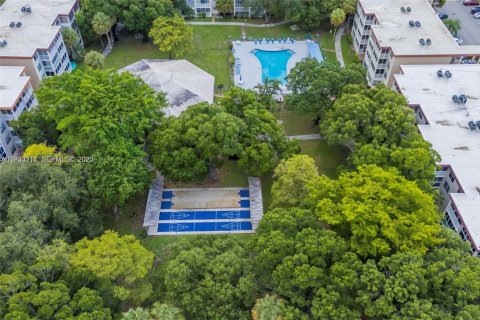 Condo in Lauderdale Lakes, Florida, 1 bedroom  № 1991194 - photo 27