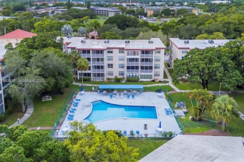 Condo in Lauderdale Lakes, Florida, 1 bedroom  № 1991194 - photo 25