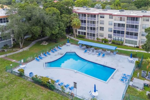 Condo in Lauderdale Lakes, Florida, 1 bedroom  № 1991194 - photo 24