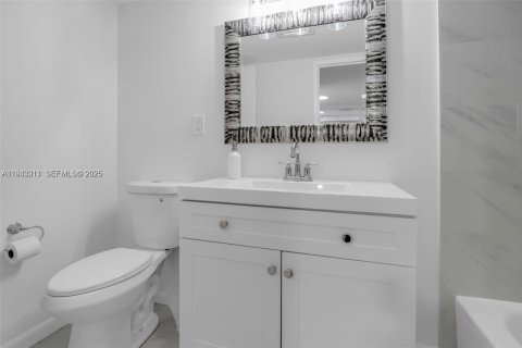 Condo in Lauderdale Lakes, Florida, 1 bedroom  № 1991194 - photo 9