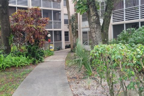 Condo in Lauderdale Lakes, Florida, 1 bedroom  № 1991194 - photo 20