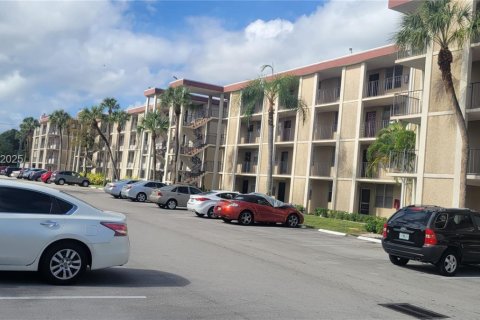 Condo in Lauderdale Lakes, Florida, 1 bedroom  № 1991194 - photo 3