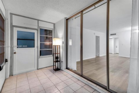 Condo in Lauderdale Lakes, Florida, 1 bedroom  № 1991194 - photo 19
