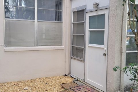 Condo in Lauderdale Lakes, Florida, 1 bedroom  № 1991194 - photo 21