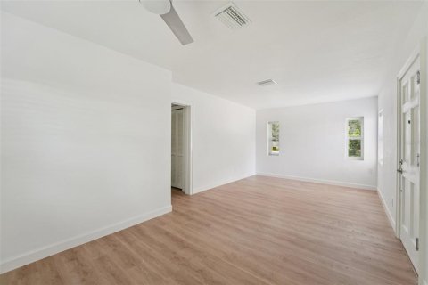 House in Palatka, Florida 3 bedrooms, 114.46 sq.m. № 1894341 - photo 6