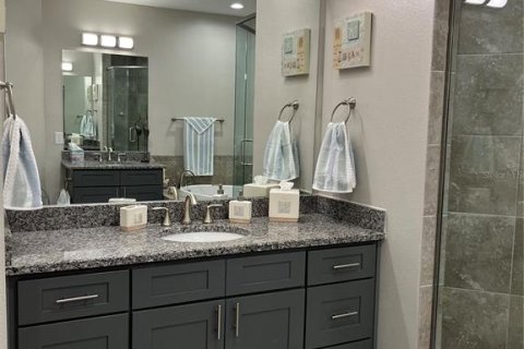Condo in Bradenton, Florida, 2 bedrooms  № 1806899 - photo 9