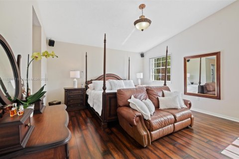 House in Doral, Florida 6 bedrooms, 307.04 sq.m. № 1990972 - photo 18