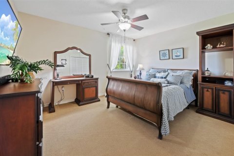 House in Doral, Florida 6 bedrooms, 307.04 sq.m. № 1990972 - photo 26