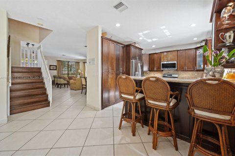 House in Doral, Florida 6 bedrooms, 307.04 sq.m. № 1990972 - photo 16