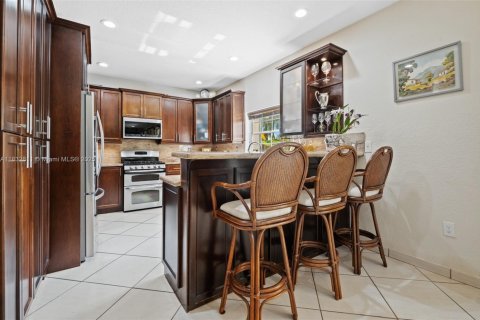 House in Doral, Florida 6 bedrooms, 307.04 sq.m. № 1990972 - photo 12