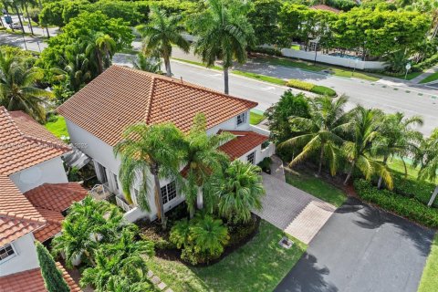 House in Doral, Florida 6 bedrooms, 307.04 sq.m. № 1990972 - photo 3