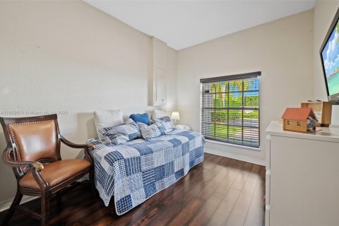 House in Doral, Florida 6 bedrooms, 307.04 sq.m. № 1990972 - photo 28