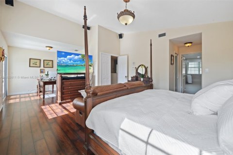 House in Doral, Florida 6 bedrooms, 307.04 sq.m. № 1990972 - photo 19