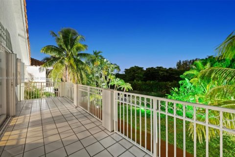 House in Doral, Florida 6 bedrooms, 307.04 sq.m. № 1990972 - photo 23