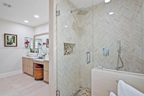 House in Doral, Florida 6 bedrooms, 307.04 sq.m. № 1990972 - photo 21
