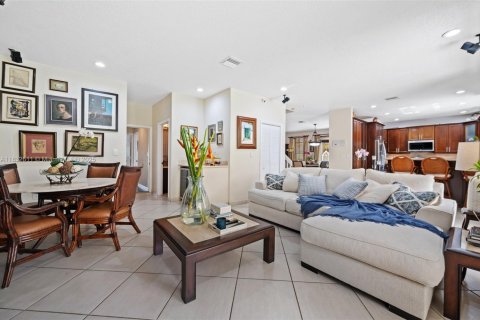 House in Doral, Florida 6 bedrooms, 307.04 sq.m. № 1990972 - photo 11