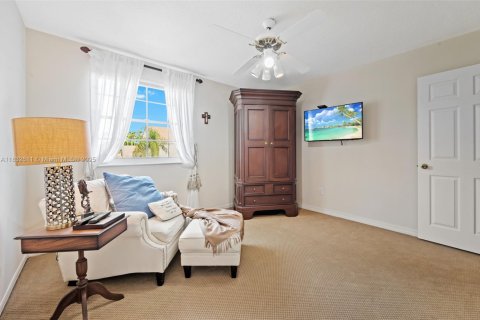 House in Doral, Florida 6 bedrooms, 307.04 sq.m. № 1990972 - photo 27