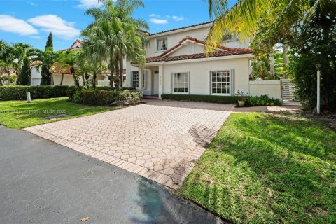 House in Doral, Florida 6 bedrooms, 307.04 sq.m. № 1990972 - photo 4