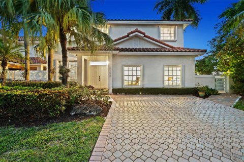 House in Doral, Florida 6 bedrooms, 307.04 sq.m. № 1990972 - photo 1