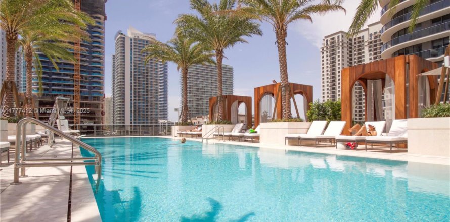 Кондоминиум с 2 спальнями в Майами, Флорида № 2034900