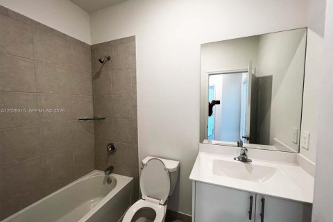 Adosado en alquiler en Miami, Florida, 3 dormitorios, 157.66 m2 № 2085983 - foto 8