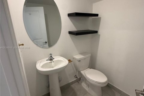 Adosado en alquiler en Miami, Florida, 3 dormitorios, 157.66 m2 № 2085983 - foto 29
