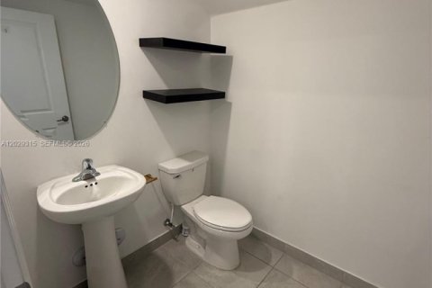 Adosado en alquiler en Miami, Florida, 3 dormitorios, 157.66 m2 № 2085983 - foto 17