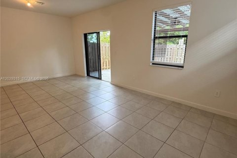 Adosado en alquiler en Miami, Florida, 3 dormitorios, 157.66 m2 № 2085983 - foto 18