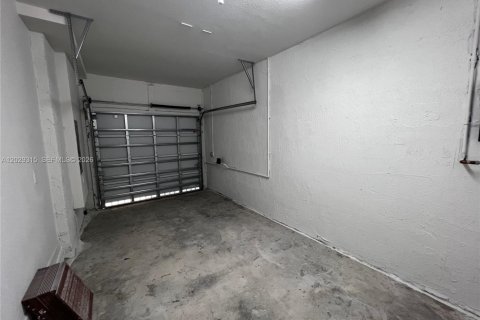 Adosado en alquiler en Miami, Florida, 3 dormitorios, 157.66 m2 № 2085983 - foto 14