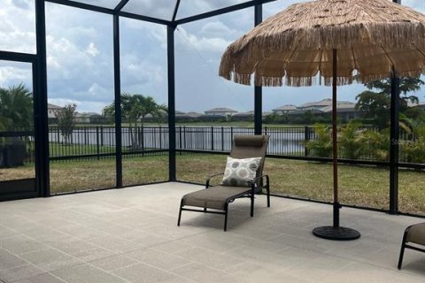 House in Bradenton, Florida 4 bedrooms, 208.01 sq.m. № 2208763 - photo 21