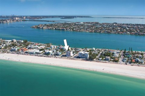 Condominio en venta en Saint Pete Beach, Florida, 2 dormitorios, 124.49 m2 № 1567496 - foto 7