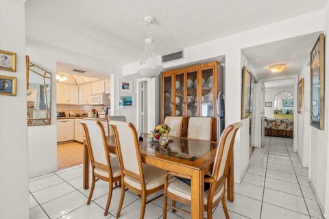 Condominio en venta en Saint Pete Beach, Florida, 2 dormitorios, 124.49 m2 № 1567496 - foto 17