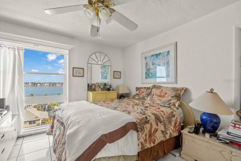 Condominio en venta en Saint Pete Beach, Florida, 2 dormitorios, 124.49 m2 № 1567496 - foto 29
