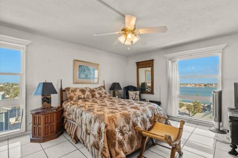 Condominio en venta en Saint Pete Beach, Florida, 2 dormitorios, 124.49 m2 № 1567496 - foto 23