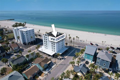 Condominio en venta en Saint Pete Beach, Florida, 2 dormitorios, 124.49 m2 № 1567496 - foto 1