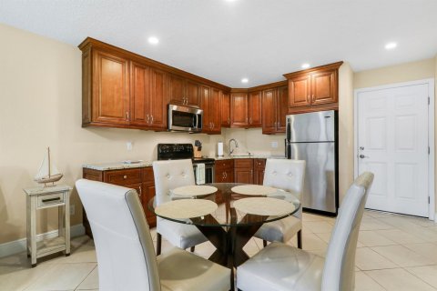 Condo in St. Lucie, Florida, 1 bedroom  № 2087619 - photo 10