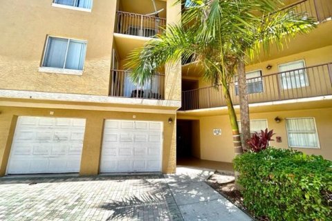 Copropriété à louer à Plantation, Floride: 3 chambres, 112.78 m2 № 2249928 - photo 3