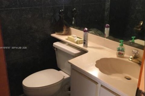 Touwnhouse à louer à Miami, Floride: 2 chambres, 141.21 m2 № 2046075 - photo 5