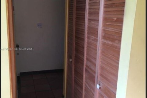 Touwnhouse à louer à Miami, Floride: 2 chambres, 141.21 m2 № 2046075 - photo 6