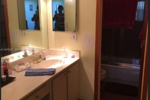 Touwnhouse à louer à Miami, Floride: 2 chambres, 141.21 m2 № 2046075 - photo 10