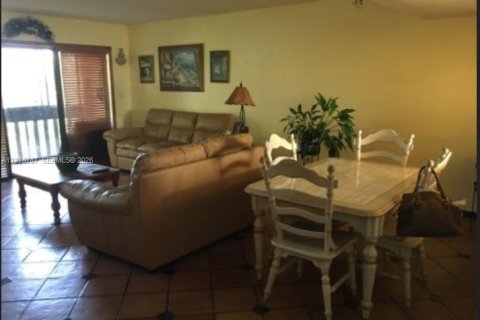 Touwnhouse à louer à Miami, Floride: 2 chambres, 141.21 m2 № 2046075 - photo 2