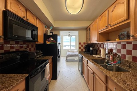 Condo in Sunny Isles Beach, Florida, 1 bedroom  № 1862525 - photo 7
