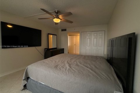 Condo in Sunny Isles Beach, Florida, 1 bedroom  № 1862525 - photo 14