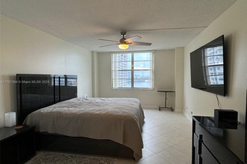 Condo in Sunny Isles Beach, Florida, 1 bedroom  № 1862525 - photo 12