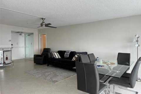 Condo in Sunny Isles Beach, Florida, 1 bedroom  № 1862525 - photo 8