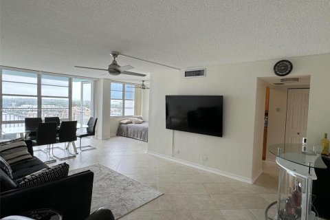 Condo in Sunny Isles Beach, Florida, 1 bedroom  № 1862525 - photo 11