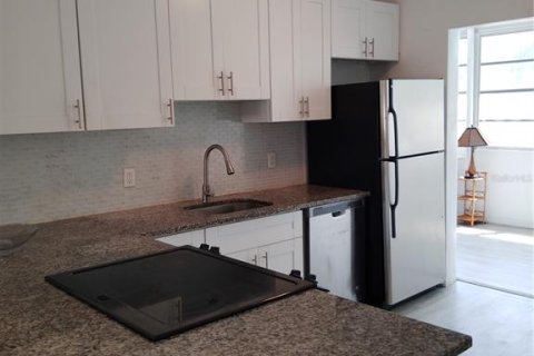 Condominio en venta en Kenneth City, Florida, 2 dormitorios, 81.29 m2 № 1913352 - foto 4