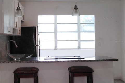 Condominio en venta en Kenneth City, Florida, 2 dormitorios, 81.29 m2 № 1913352 - foto 3