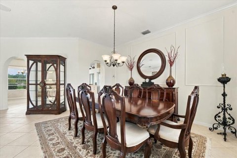House in Weeki Wachee, Florida 3 bedrooms, 245.63 sq.m. № 2393677 - photo 15